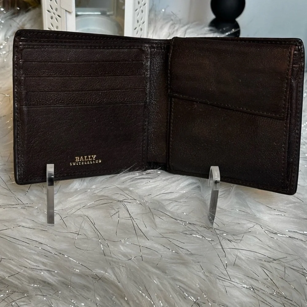 Bally RARE Switzerland Embossed Crest Leather Bifold Wallet – Dark Brown